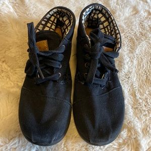 Toms ladies shoes size US 4.0